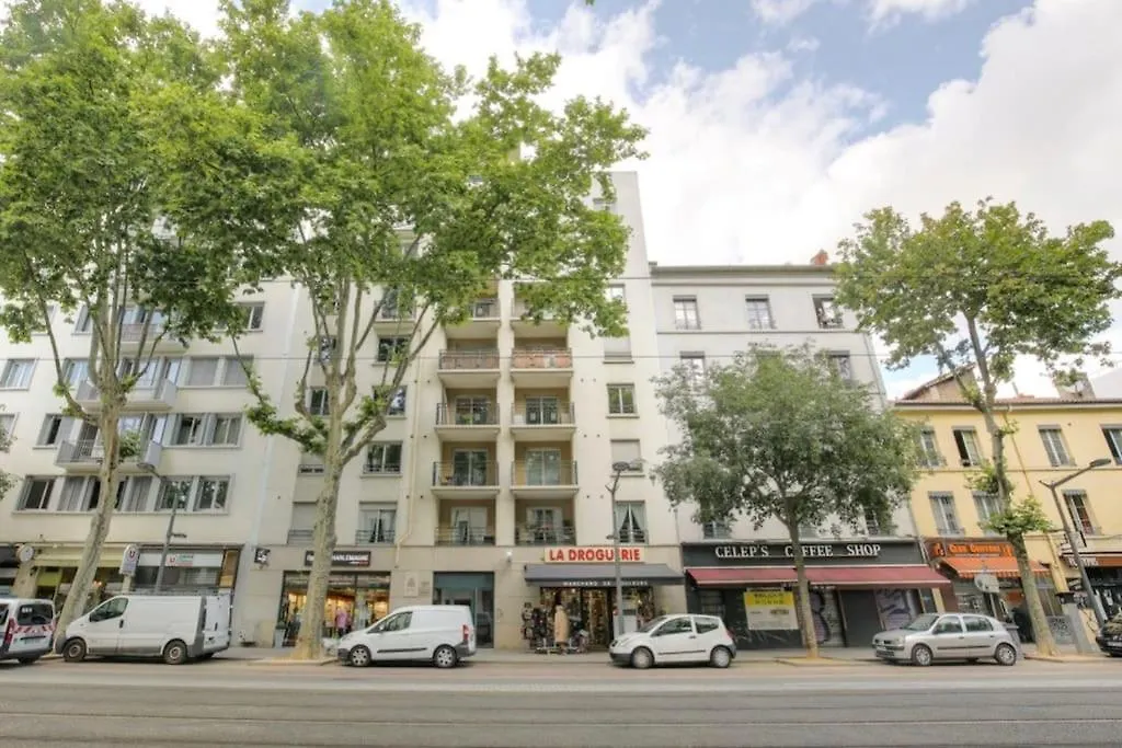 T2 Calme Avec Parking Entre Perrache Et Confluence Apartment Lyon France